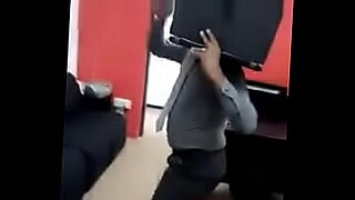 lamer-tetas-grandes-durante-5-minutos