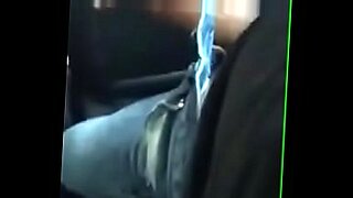 masturbandose en el auto