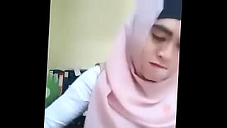hijab bowjob drink sperm