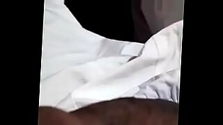 dildo-enorme-para-una-chica-muy-cachonda-porno